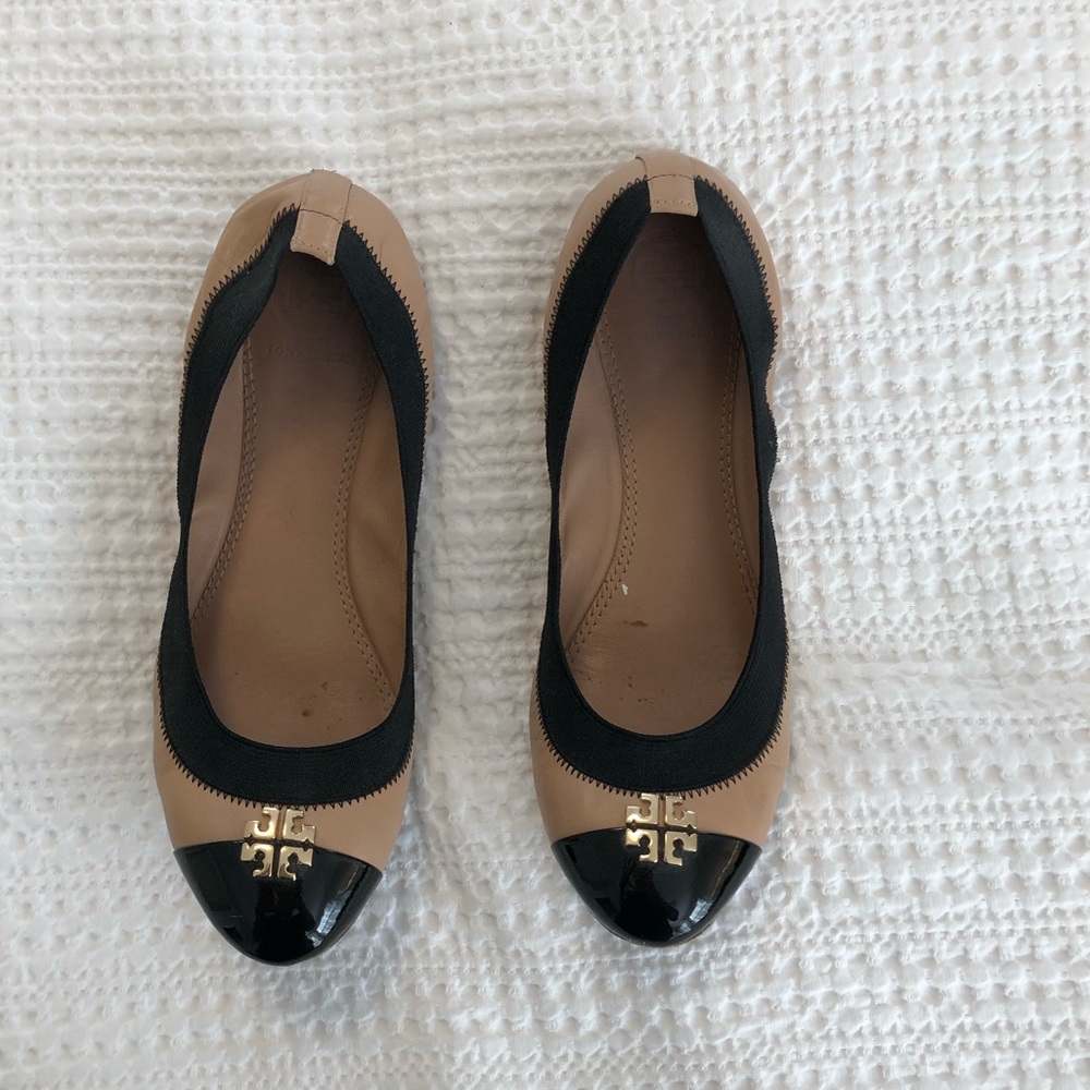 Tory Burch - black and beige flats